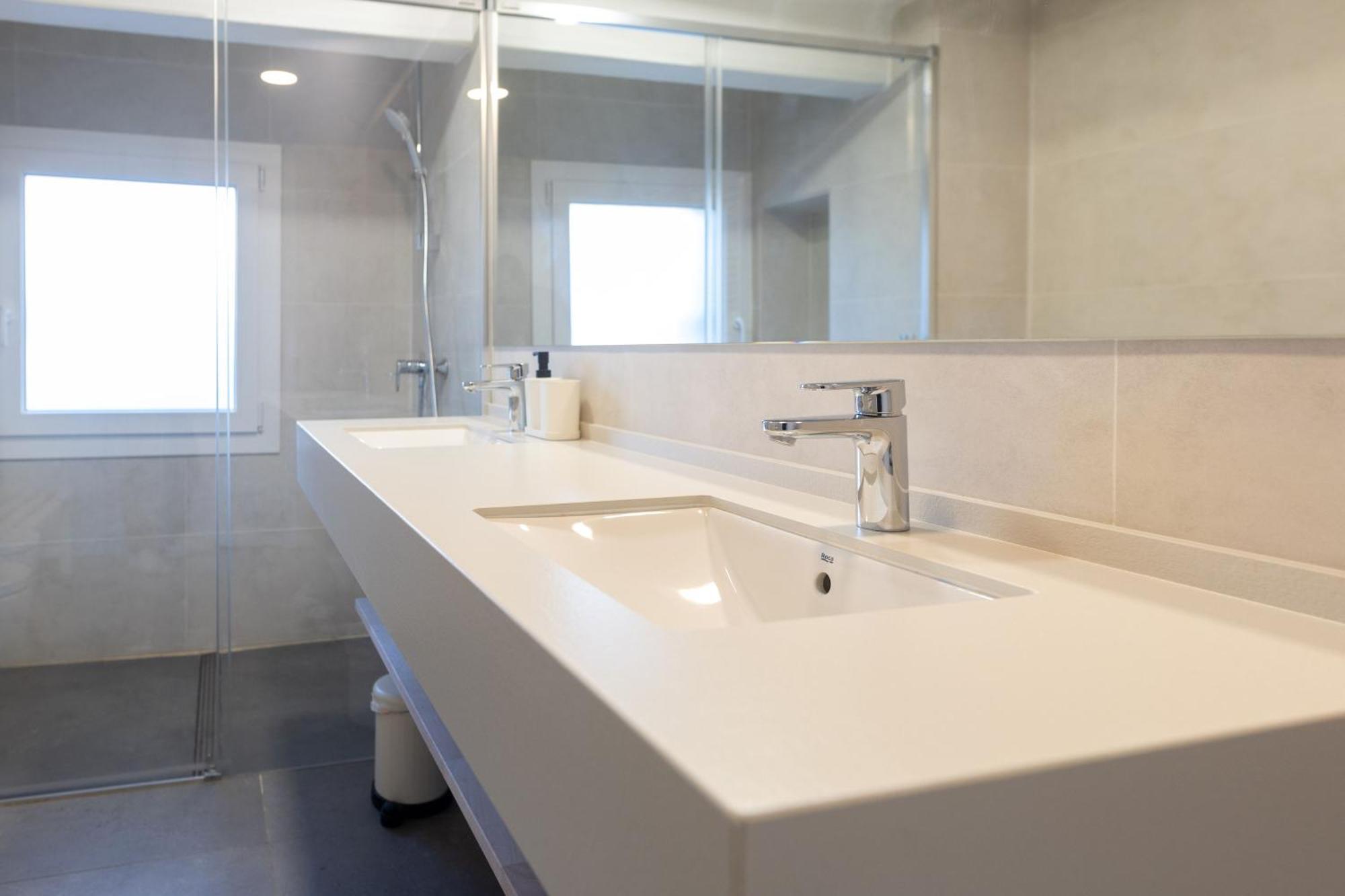 Suitur Beachfront Apartment Roc De Sant Gaieta Roda de Bera Luaran gambar